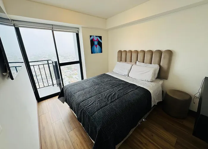 Habitaciones Con Vistas A La Ciudad Y Parque Pera